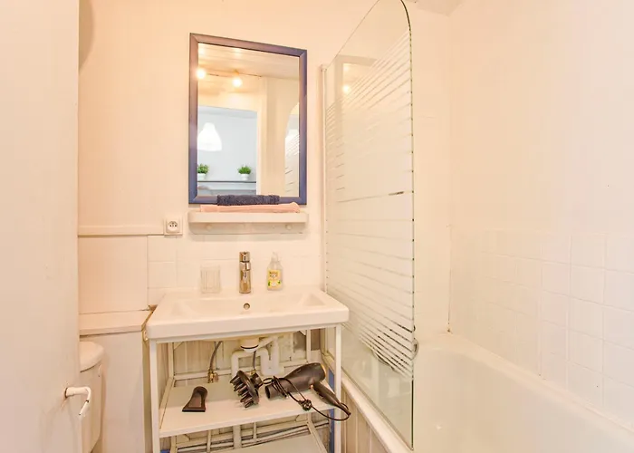 Navyrose - Joli - Centre De * كان